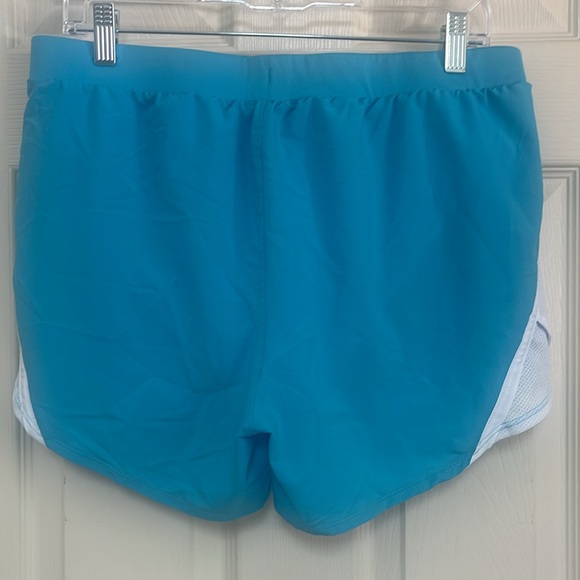 Under Armour loose heatgear shorts. Size Large Great condition! - Picture 6 of 11